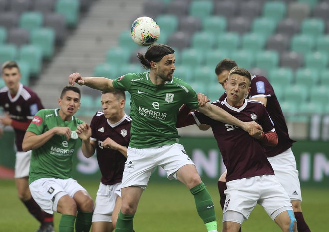 Dalmatinski napadalec Ante Vukušić se je s tremi goli v Kranju utrdil na vrhu lestvice strelcev slovenskega prvenstva. FOTO: Jože Suhadolnik/Delo