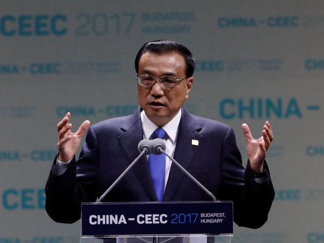 Kitajski premier Li Keqiang na srečanju&nbsp;16 + 1 novembra lani v Budimpešti. FOTO: Laszlo Balogh/Reuters