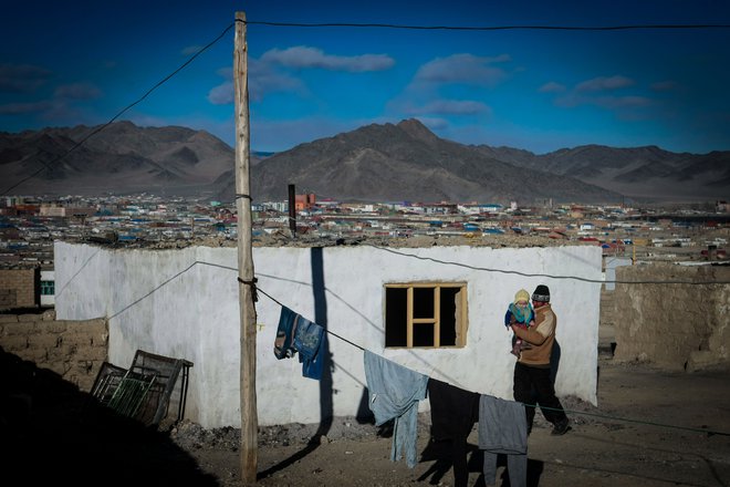 V Mongoliji in okolici so zaradi manjših izbruhov kuge pogosto razglašene območne karantene. FOTO: Byambasuren Byambaochir/AFP