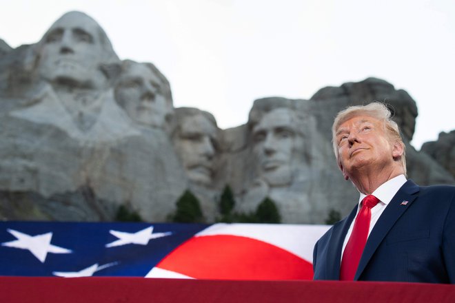 Predsednik Donald Trump pred Mount Rushmorom v Keystonu, Južna Dakota.&nbsp;Foto Saul Loeb Afp