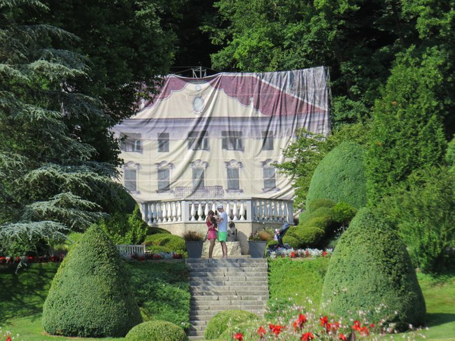 Francoskemu vrtu manjka Souvanov dvorec. FOTO: Bojan Rajšek/Delo