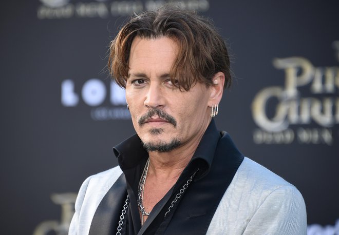 Johnny Depp na premieri filma Pirati s Karibov: Salazarjevo maščevanje. FOTO: Phil Mccarten/Reuters