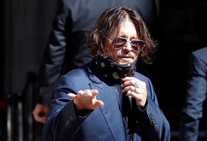 Johnny Depp na sodišču v Londonu. FOTO: Peter Nicholls Reuters