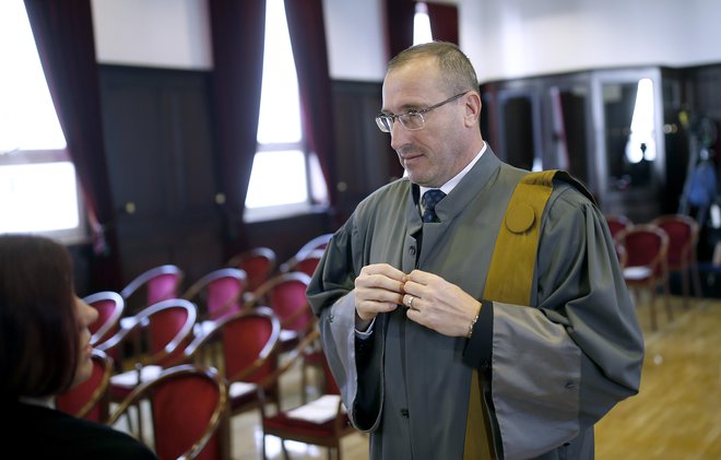 Generalni državni tožilec Drago Šketa (na fotografiji) je prejel pismo predsednika vlade Janeza Janše, v katerem ta ugotavlja, da se zadnje mesece stopnjujejo organizirane grožnje s smrtjo. Foto Blaž Samec/Delo