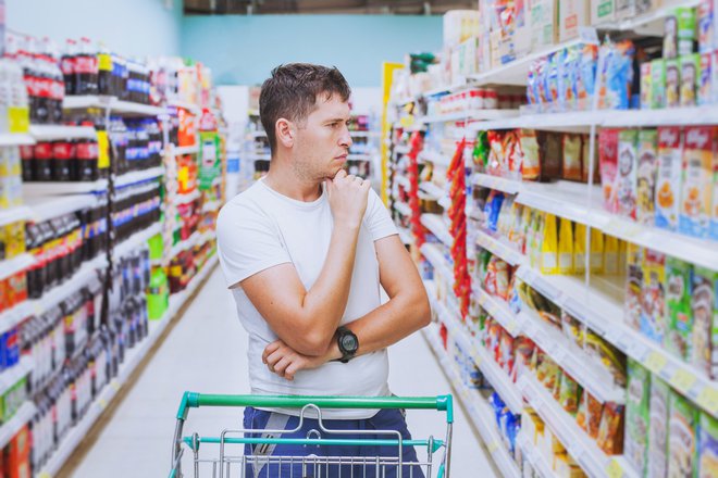 Kakšni so naš življenjski slog in prehranske navade (kje jemo, kaj jemo, kolikokrat na dan jemo)? FOTO: Shutterstock