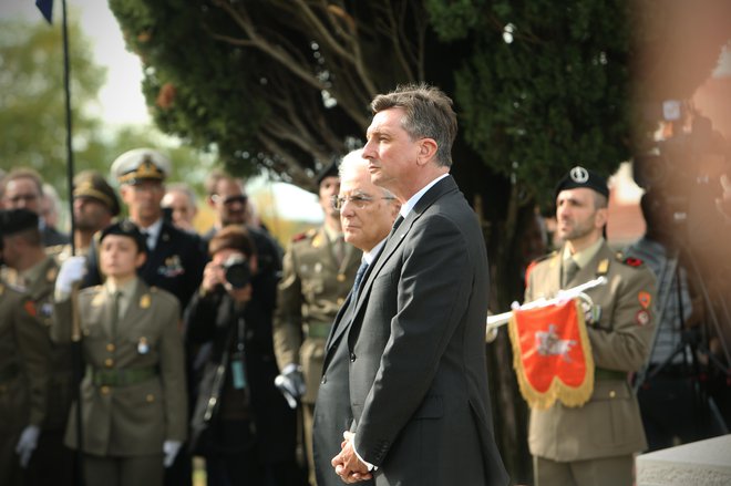 Sergio Mattarella in Borut Pahor sta se pred štirimi leti v Doberdobu poklonila padlim slovenskim vojakom v prvi svetovni vojni. Foto Jure Eržen/Delo