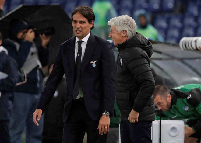 Kdo bo podprvak, Atalanta s trenerjem Gian Pierom Gasperinijem ali Lazio s Simonejem Inzaghijem (levo)? FOTO: Ciro De Luca/Reuters