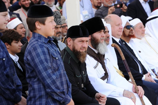 Kritiki čečenske oblasti so prepričani, da je Ramzan Kadirov v Evropi vzpostavil mrežo ljudi, ki izvajajo njegova &raquo;smrtonosna naročila&laquo;. Foto Said Tsarnayev/Reuters