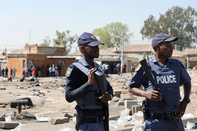 Južnoafriška policija. Fotografija je simbolična. FOTO: Marius Bosch/Reuters