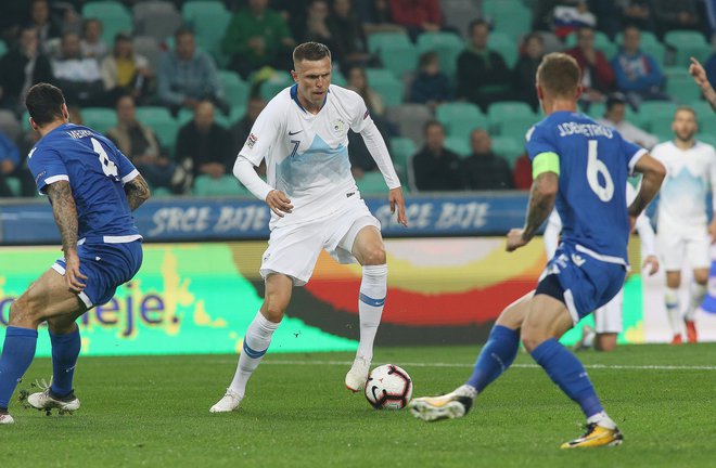 Po umiku Kevina Kampla sta le Josip Iličić (v sredini) in Jan Oblak zvezdnika in mojstra tudi na najmočnejši klubski ravni. FOTO Jože Suhadolnik/Delo