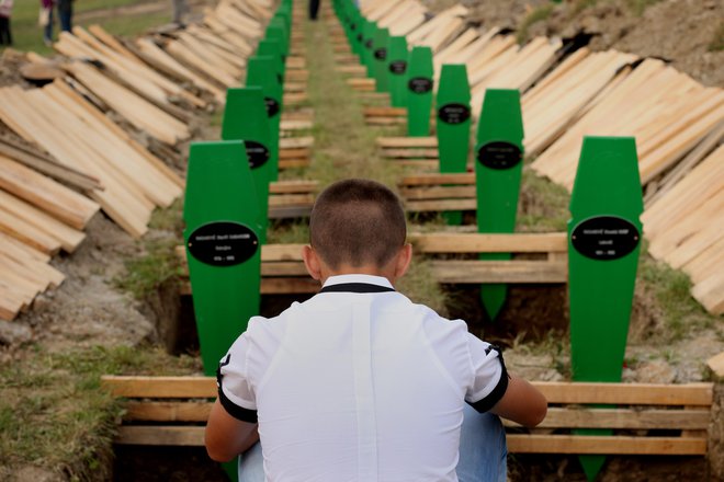 V Srebrenici še vedno pokopavajo žrtve srbskega genocida. FOTO: Jure Eržen