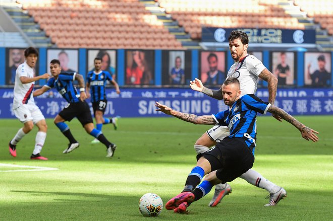 Marcelo Brozović nekaj časa ne bo vozil avtomobila. FOTO: Miguel Medina/AFP