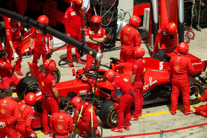 Ferrari je končal dirko, še preden se je zares začela. FOTO: Darko Bandic/AFP