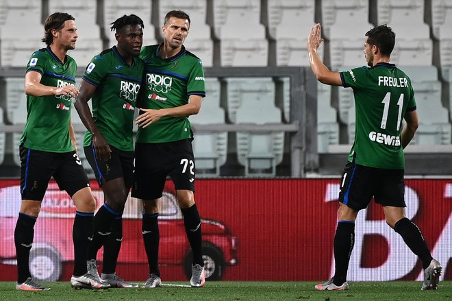 Duvan Zapata (drugi z leve) sodi med najboljše napadalce v serie A, Josip Iličić (drugi z desne) načrtuje dvig forme do avgustovskih izzivov Atalante v ligi prvakov. FOTO: Marco Bertorello/AFP