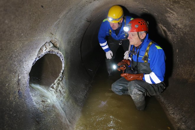 Na NIB bodo izboljšali metodo za odkrivanje koronavirusa v odpadni vodi. FOTO: Jože Suhadolnik/Delo