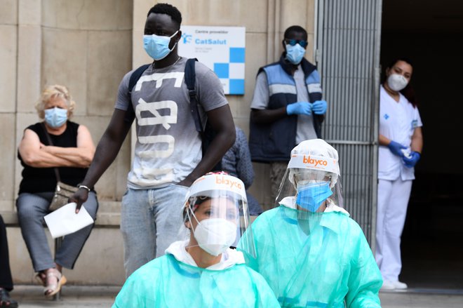 V Kataloniji novi karonavirus ni pod nadzorom.<br />
Foto: Pau Barrena/Afp