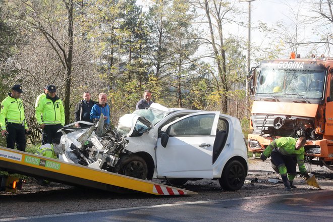 Od začetka leta do 20. maja se je po trenutno dostopnih podatkih na slovenskih cestah zaradi neprilagojene hitrosti zgodilo 931 prometnih nesreč.<br />
Foto Uroš Hočevar