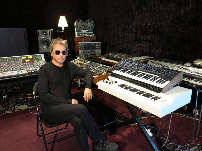 Jean-Michel Jarre v svojem pariškem studiu. FOTO: Zdenko Matoz