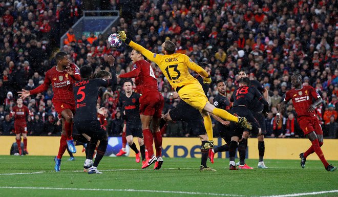 Z bravurozno predstavo v osmini finala lige prvakov na Anfieldu, po kateri je Ateltico izločil branilca naslova lige prvakov Liverpool, je Jan Oblak prepričal tudi nejeverne angleške strokovnjake. FOTO: Phil Noble/Reuters