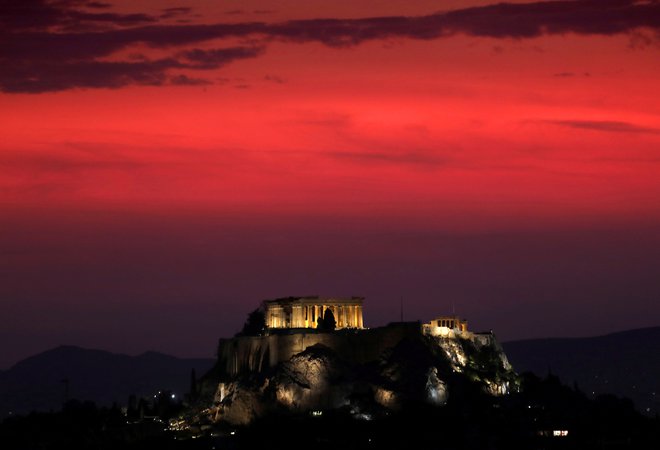 Čeprav se je v Grčijo, ki se je več kot deset let spoprijemala s finančnimi težavami, vrnil optimizem, so zdaj domačini spet zaskrbljeni nad prihodnostjo. FOTO:&nbsp;Yannis Behrakis/Reuters