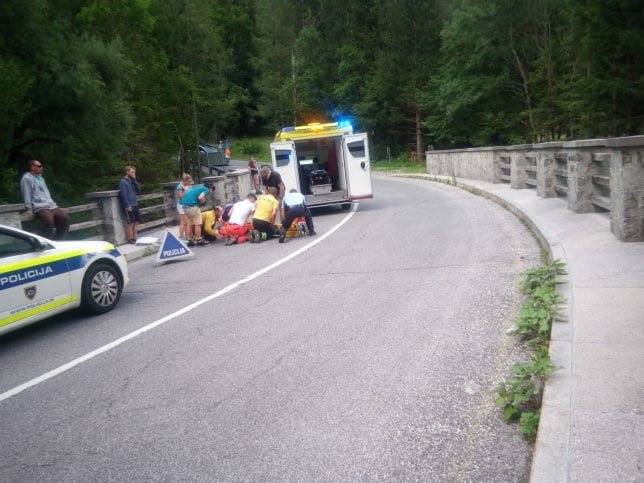 Rolkar se je ponesrečil na mostu čez Limarico. FOTO: Očividec