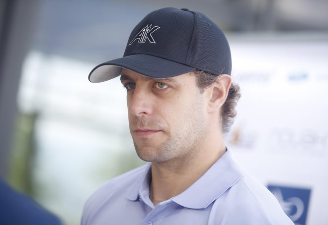 Anže Kopitar bo po enotedenskem oddihu na morju naslednji teden na Bledu nadaljeval priprave za sezono v NHL, ki naj bi se začela decembra. FOTO: Roman Šipić/Delo