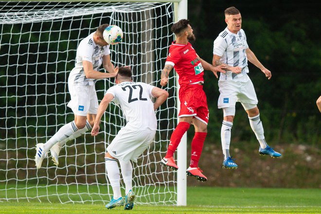 V štirih dnevih se bosta Aluminij in Mura pomerila še drugič, a zmaga v pokalnem polfinalu skoraj pomeni že preboj v Evropo. FOTO: Sobotainfo