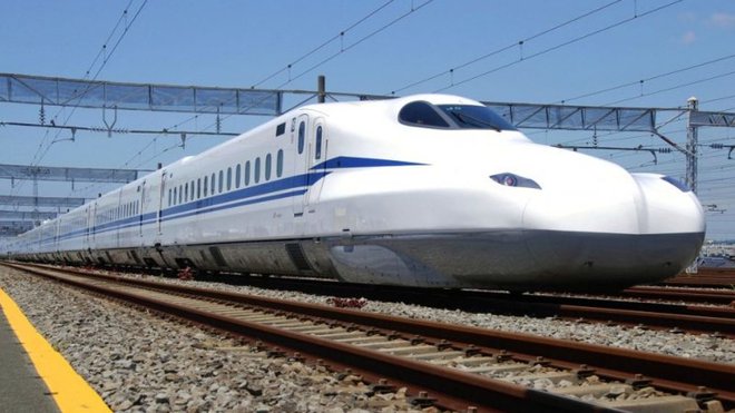 Najnovejši dosežek japonskega strojništva je na testnih vožnjah dosegel hitrost 360 kilometrov na uro in se s tem uvrstil na seznam najhitrejših vlakov na svetu. FOTO: Japan Railways