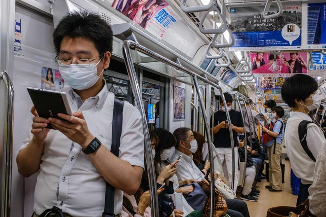 Tokio se bojuje s podaljšanim drugim valom okužb. FOTO: Philip Fong/Afp