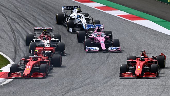 Številni po svetu so se razveselili začetka sezone v formuli 1, zdaj upajo, da ne bo zapletov, potem ko sta bila dva od navzočih na premieri okužena s koronavirusom. FOTO: Joe Klamar/AFP