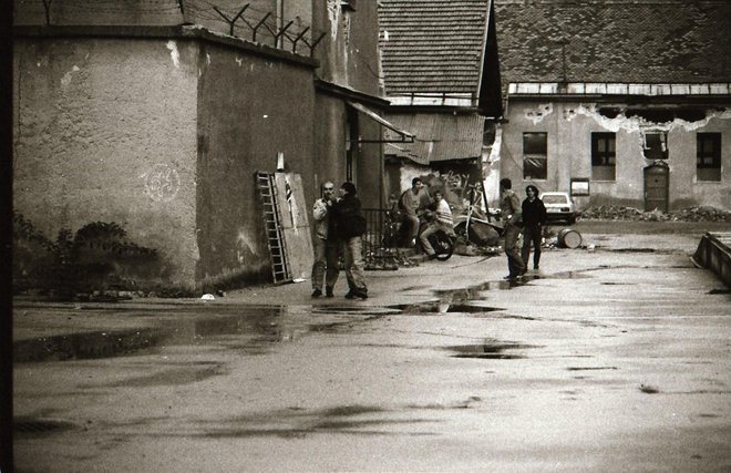 Pogled na Metelkovo leta 1993. Foto: Miško Kranjec.