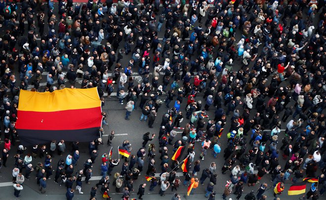 Nemčija se sooča s pritiskiin kritikami svojega ljudstva in ostalih držav članic EU. FOTO: Reuters