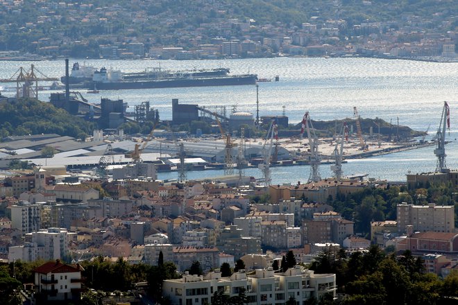 Tržaško pristanišče zanima Kitajsko kot center za pretovarjanje, iz katerega bi njeno blago lažje potovalo v notranjost Evrope. Foto Tomi Lombar