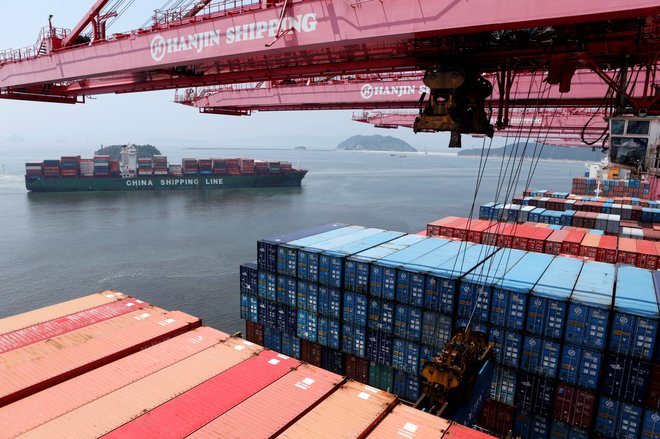 Eden od strahov EU je, da bi Kitajska in ZDA sklenile ločeno kupčijo brez upoštevanja pravil WTO kot temelja multilateralnega trgovinskega reda. FOTO:&nbsp; Reuters
