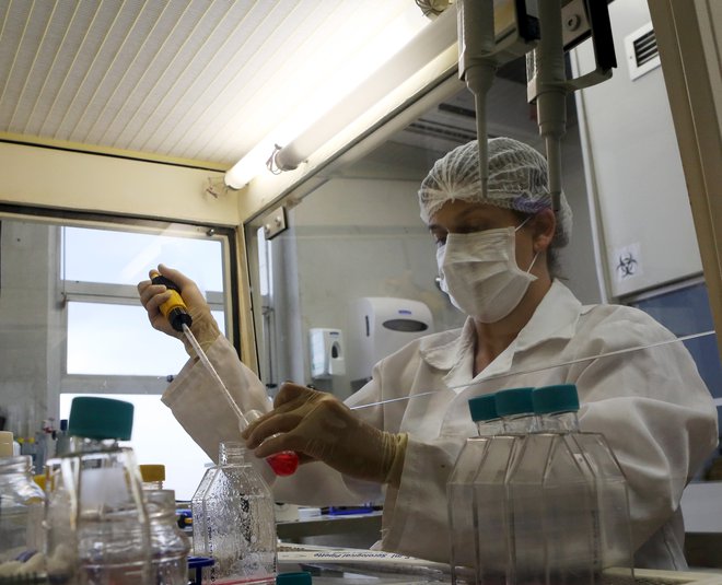 Pomanjkanje stabilnega, načrtovanega in sistemskega financiranja biomedicinskih raziskav je v Sloveniji zelo pereč problem. Foto Reuters (slika je simbolna)