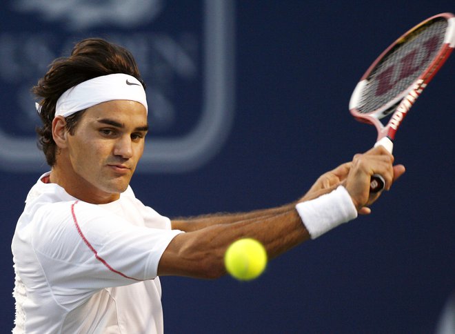 Roger Federer poziva navijače, naj upoštevajo vsa navodila pristojnih. FOTO: Reuters
