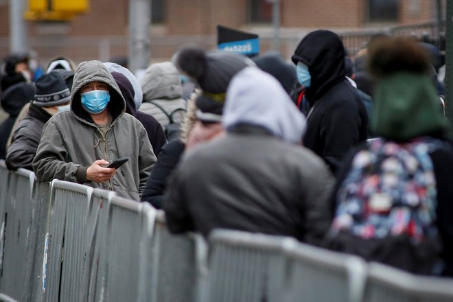 Čakajoči na test za okužbo s koronavirusom v New Yorku Foto Reuters