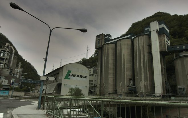 Trboveljska cementarna je ena od sedemdesetih iz skupine LafargeHolcim; trenutno ne obratuje. FOTO: Jože Suhadolnik/Delo