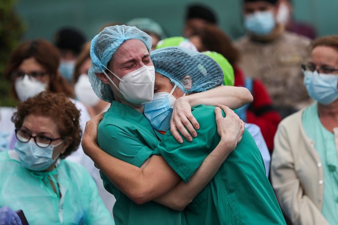 V Španiji, od koder so v povezavi s koronavirusom zadnje čase prihajale  predvsem slabe novice, so včeraj zabeležili najmanjši dnevni porast okužb v zadnjem mesecu. FOTO: Susana Vera/Reuters