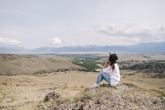 V izolacijI in socialni oddaljenosti so v ozadju neprijetna čustva, občutek dolgočasja, osamljenosti, tesnobe. FOTO: Shutterstock