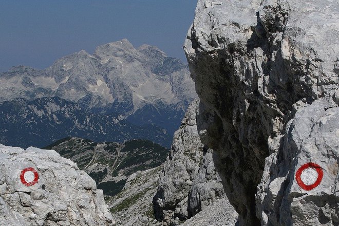 Gore vabijo, a previdnost je letos še posebno nujna. FOTO: Manca Ogrin