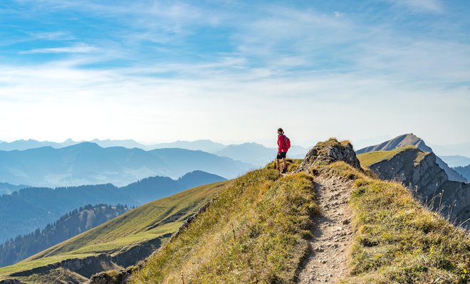 Ko se človek spet spomni na aktivnosti, ki so ga nekoč veselile, je na dobri poti, da premaga ravnodušje. FOTO: Shutterstock