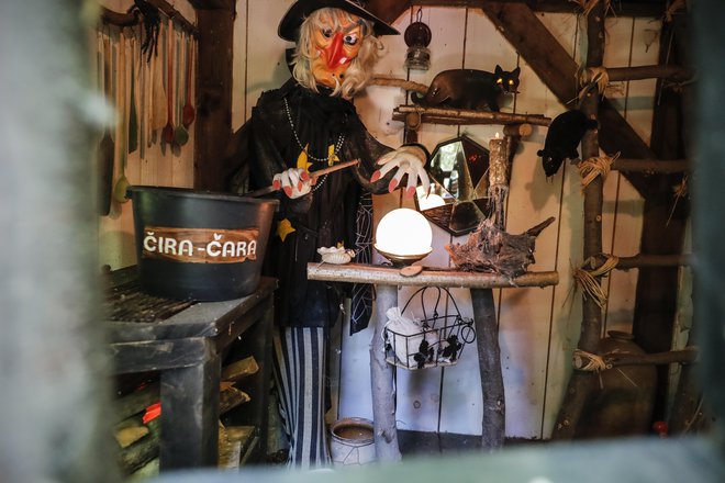 Koča pri čarovnici v Olimju je dežela pravljic in domišljije. FOTO: Uroš Hočevar