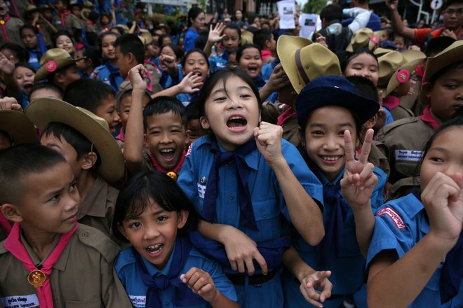 Praznovanje ob golu? Ne. Ekipa nogometnega moštva Merjasci se je srečno vrnila iz tajske jame Tham Luang. FOTO Reuters