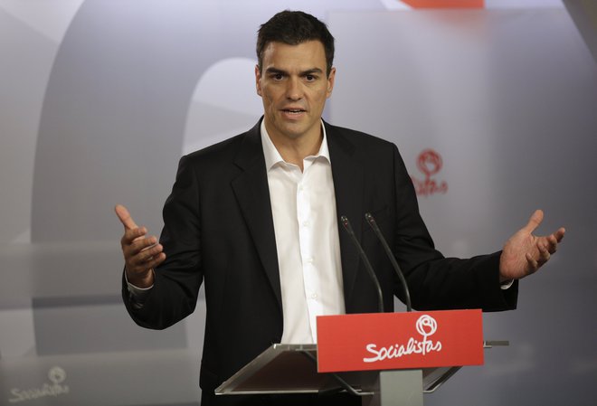 Španski socialisti nimajo niti četrtine sedežev v cortesu, njihov vodja Pedro Sánchez je premier manjšinske vlade. FOTO: Reuters