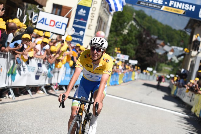 Tadej Pogačar je v rumeni majici končal Tour de l&#39;Avenir. FOTO: Elisa Haumesser