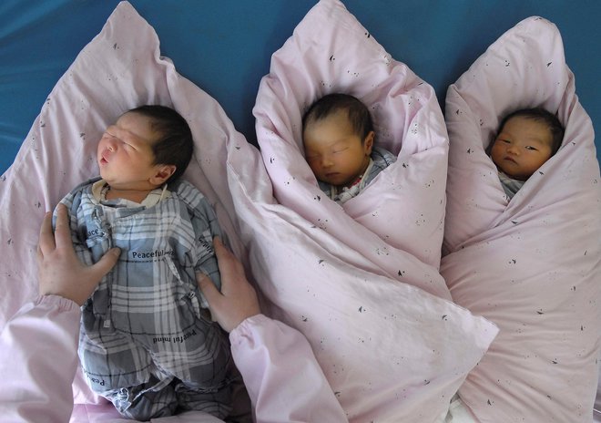 Kitajske družine bodo lahko v prihodnje imele več otrok. FOTO: Patty Chen/Reuters