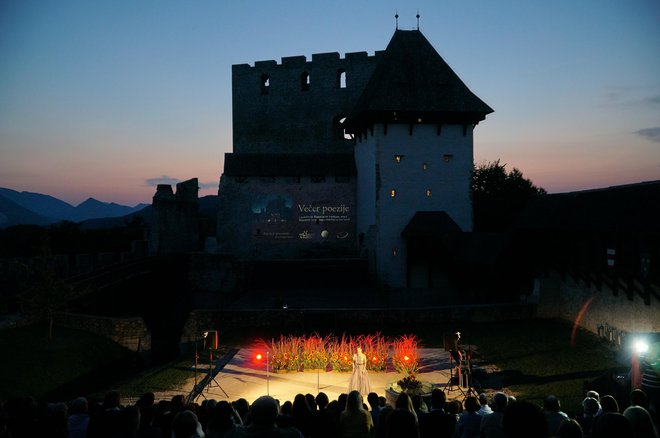Prireditev ob podelitvi Veronikine nagrade, zlatnika poezije in male Veronike je bila sinoči na celjskem Starem gradu. FOTO: Brane Piano/Delo