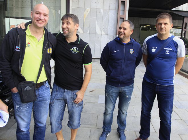 Med trenerji (od leve Aleš Sirk z Dola, Robert Beguš iz Loke, Branko Tamše iz Celja in Mirko Skoko iz Krke) je pred začetkom sezone vladalo prijateljsko vzdušje. FOTO: Roman Šipić