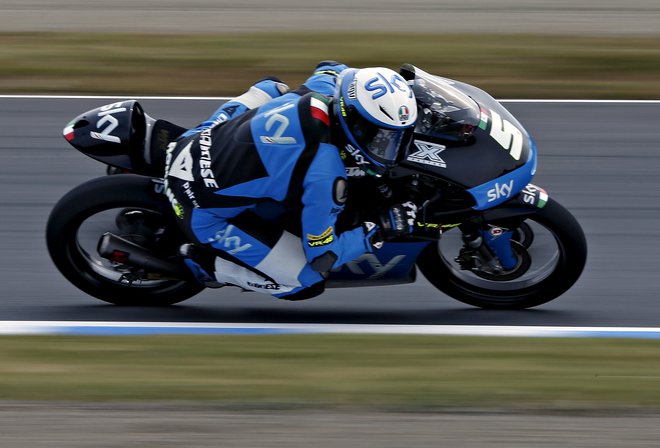 Romano Fenati ni videl drugega izhoda kot konec kariere. FOTO: Isei Kato/Reuters